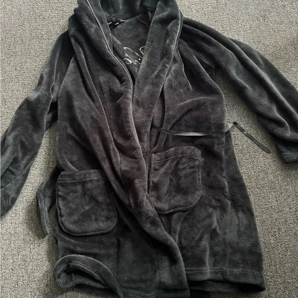 Victoria Secret Robe - Picture 3 of 3